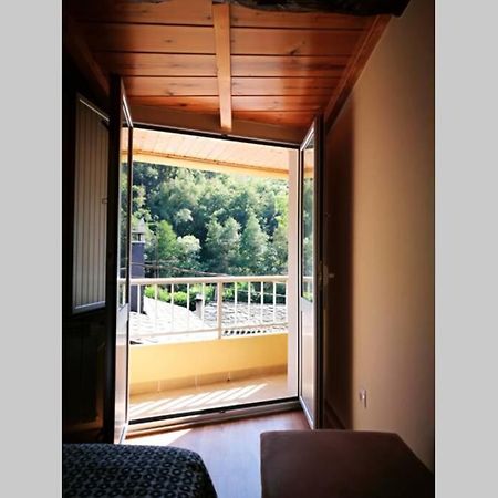 Apartamento Con Vistas Al Rio A Solaina 사모스 외부 사진