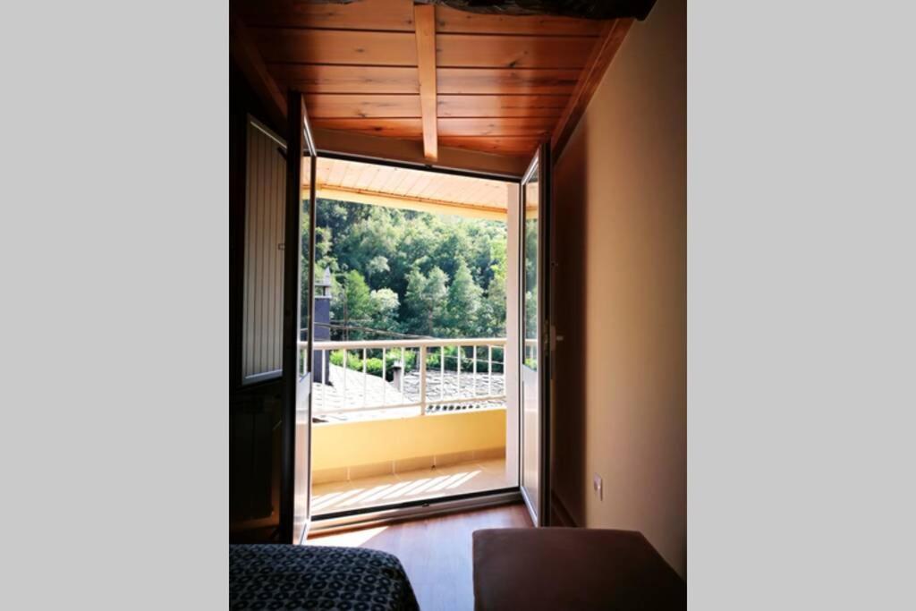 Apartamento Con Vistas Al Rio A Solaina 사모스 외부 사진