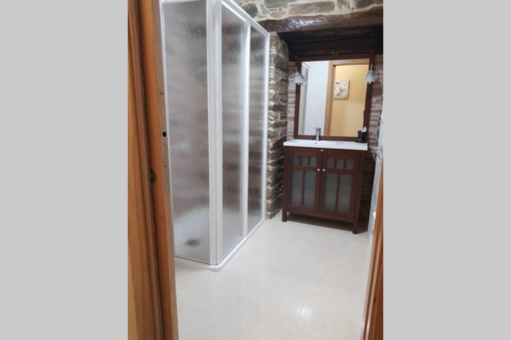 Apartamento Con Vistas Al Rio A Solaina 사모스 외부 사진