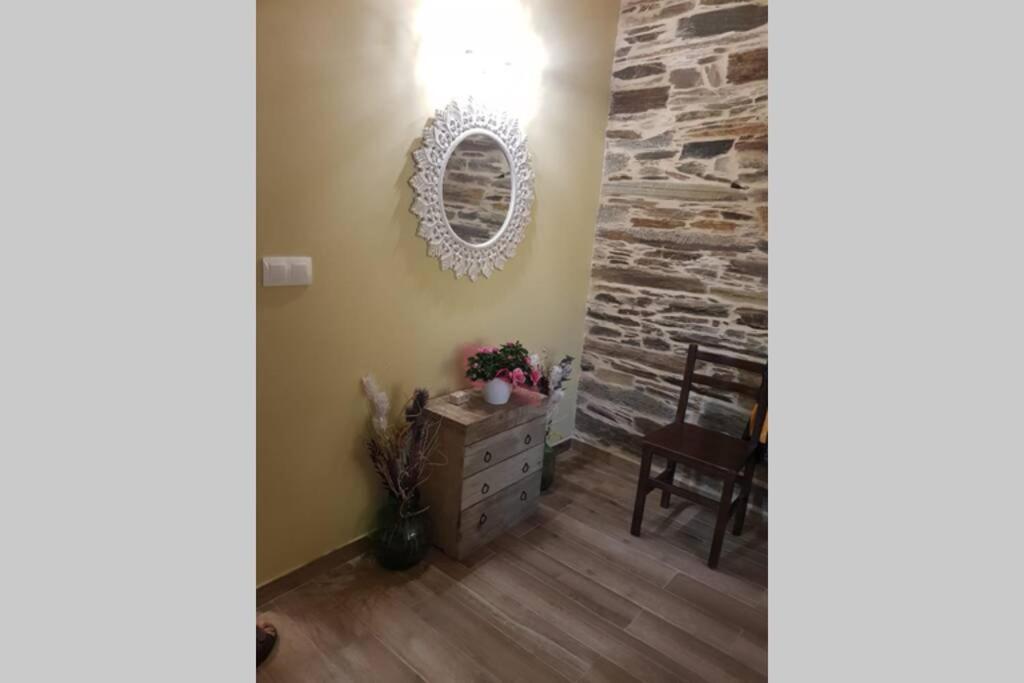 Apartamento Con Vistas Al Rio A Solaina 사모스 외부 사진