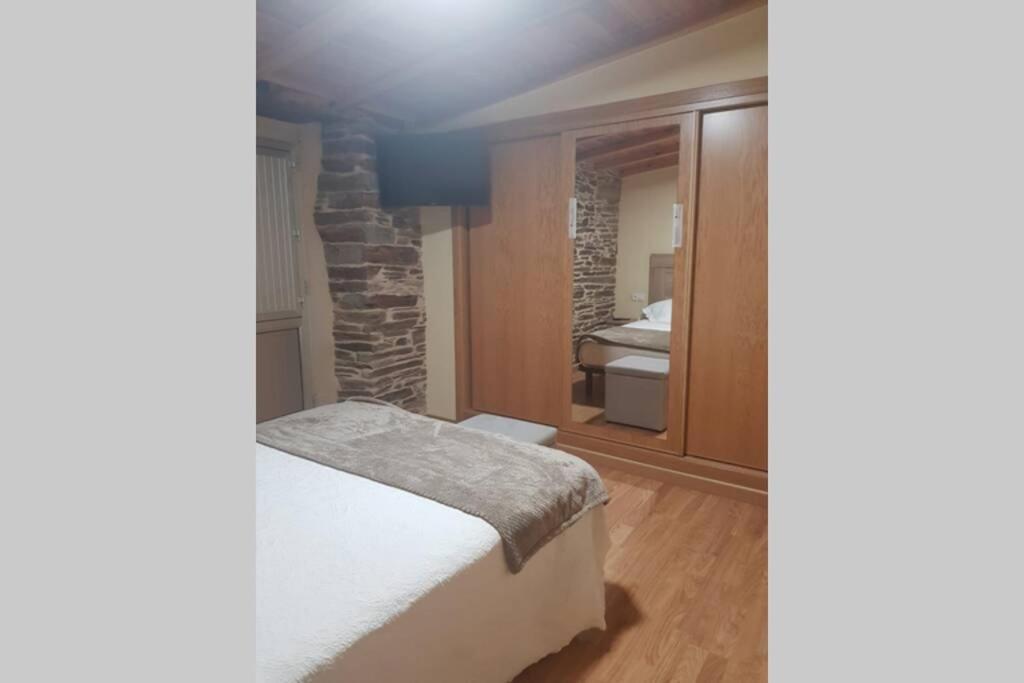 Apartamento Con Vistas Al Rio A Solaina 사모스 외부 사진